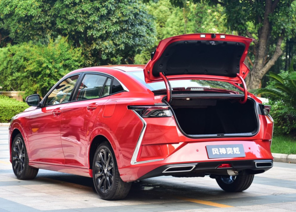 不得不说,对于东风风神的这款新车,首先还是以外观高颜值取众,不过要