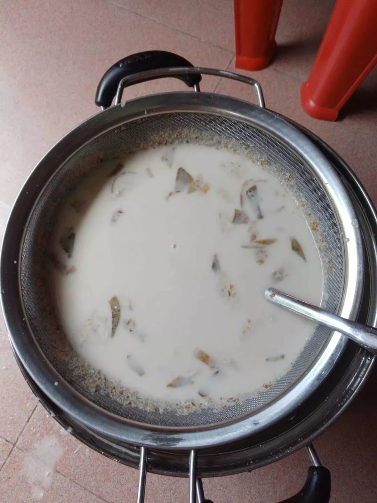 郑彩霞介绍,其实陈皮香糯水的制作步骤很简单,但制作过程却非常繁琐.