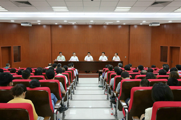 今天,首都醫科大學換帥,知名生物學家饒毅出任新校長,原校長,中國科學