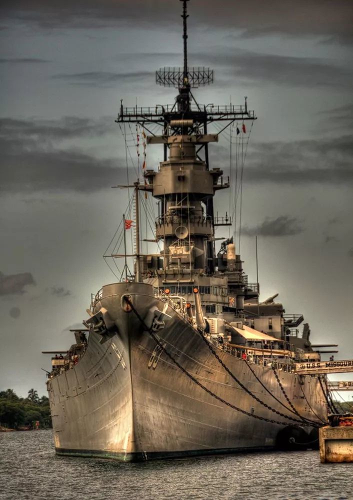 图说:美国"密苏里"号战列舰 日本就在这艘战舰上签字投降