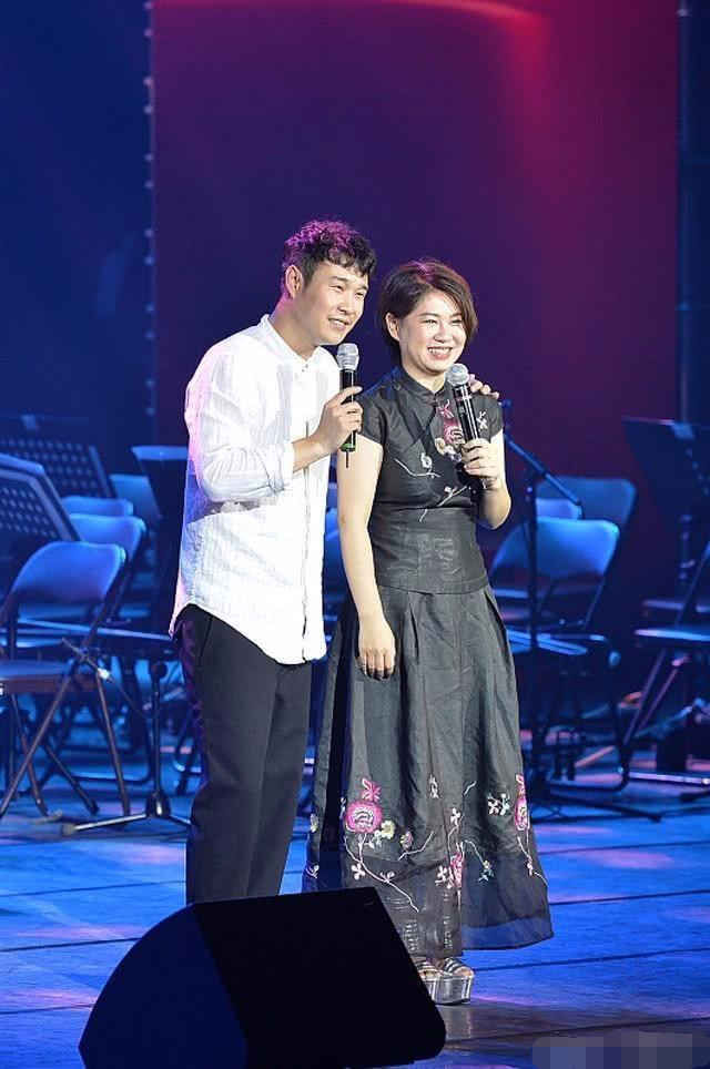 小沈阳晒照庆夫妻结婚15周年纪念日,沈春阳气质大变,又瘦又美