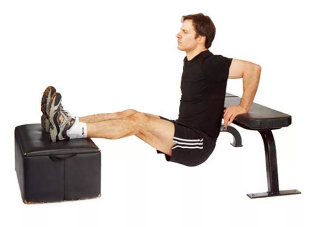 女生练习肱三头肌,担心变成肌肉女?3种方法让你远离烦恼