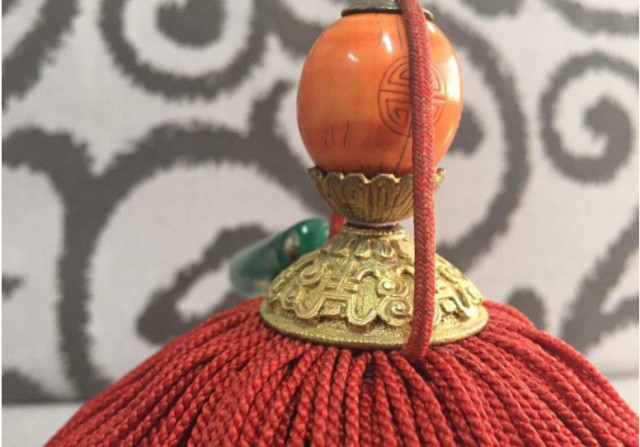 清朝顶戴花翎是身份象征,帽上那颗"顶珠"值多少钱?你都不敢信