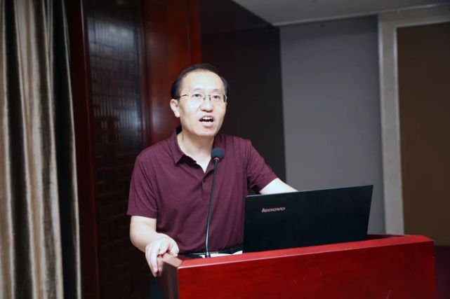 医院吴栋副院长致开幕词,国家卫生健康委医政医局综合处胡翔处长致辞