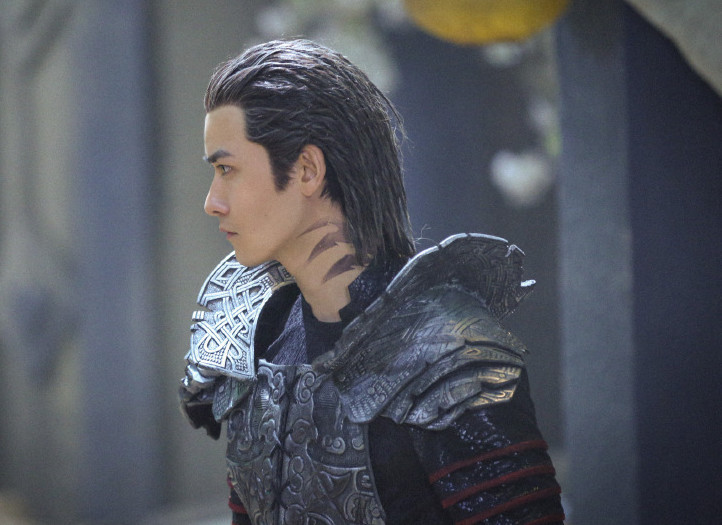 《爵迹》片场花絮,霓虹摸脸怂成"掐下巴",耳朵变红肉眼可见