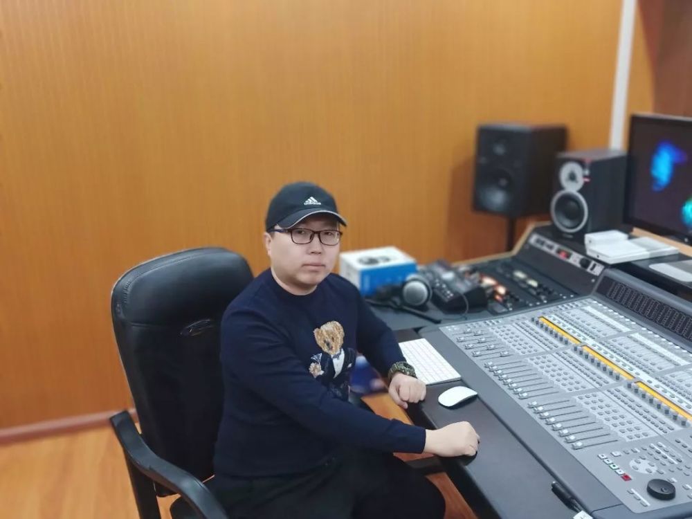 2011年8月歌词《赤子摇篮》获"蔡丽双杯草原颂"内蒙古风情全球歌词