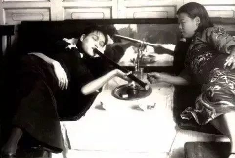 海牙国际禁毒会议,草签了世界第一个国际禁毒公约--《海牙禁止鸦片