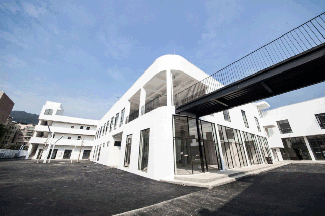 宋刚对小马驹的定位,是一个青年文创园,是年轻化的,有活力的,所以没有