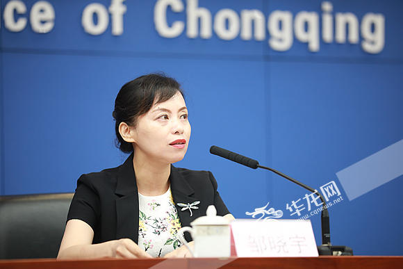 邹晓宇发布相关信息.华龙网-新重庆客户端记者 李裕锟 摄