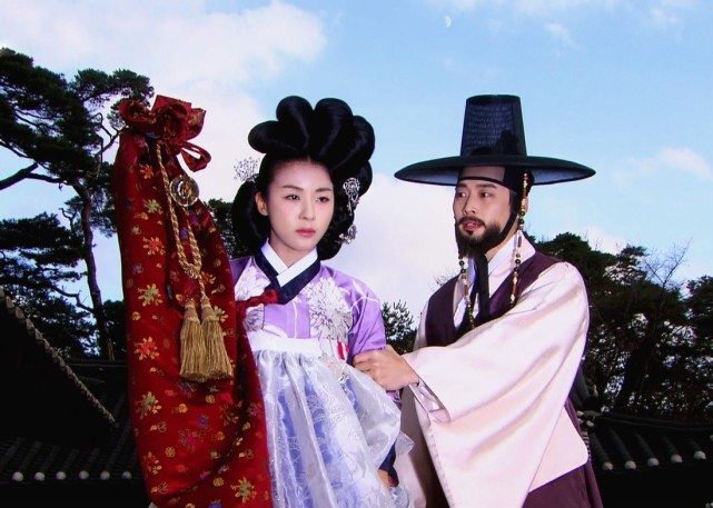 宋慧乔也有转战参演一些电影,如接演2007年的《黄真伊.