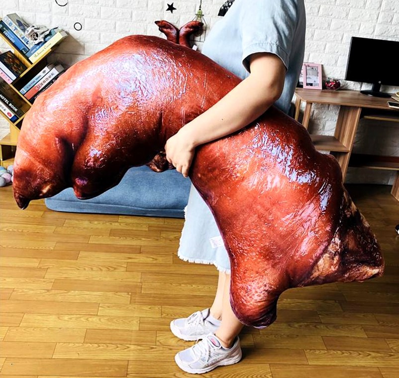 五花肉是猪肉中比较肥的部位了,这个词是用来形容一些人又污又花心又