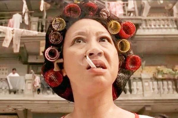 还记得龅牙珍吗周星驰御用女丑角真实颜值却逆天了