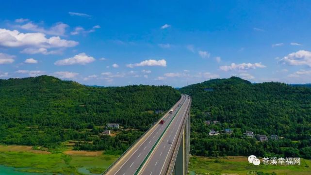 蒼溪至巴中高速公路位於四川盆地東北部,呈近東西向條帶狀展布.