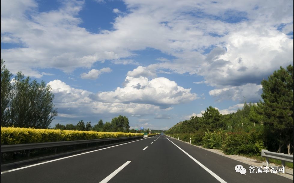 本项目主线按双向四车道高速公路标准建设,全线采用设计速度 80km/h