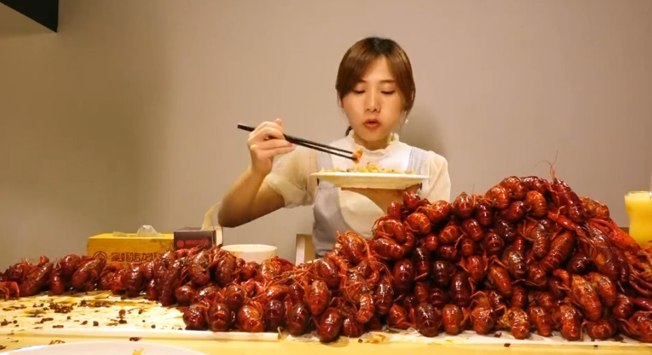 密子君为证明没"假吃"!挑战80斤小龙虾,吃到最后还是露馅了