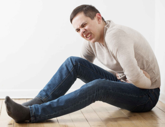 身体左下腹疼痛 不能小觑 可能隐藏4种疾病 尽早就医检查 腹部 炎症 异位妊娠 卵巢囊肿 前列腺炎