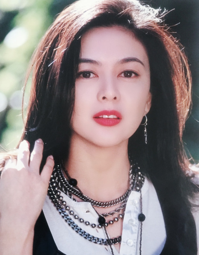 关之琳年轻时候多美?看到日本旧照后,才懂何为雕刻"神仙脸"