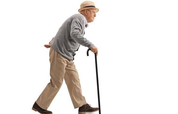 3,腿部发麻步履蹒跚,走路无力是偏瘫的先兆症状之一.