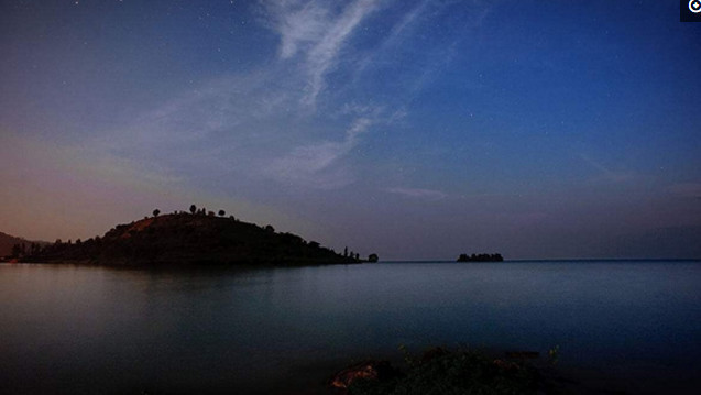 最后一页 俄罗斯的卡拉恰伊湖景色秀丽,表面上看似乎是一个度假的好