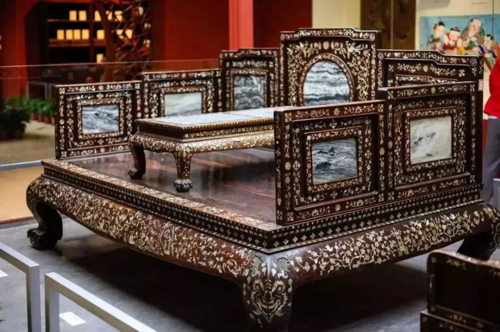 韩熙载夜宴图|何为罗汉床？罗汉床的由来与渊源揭秘