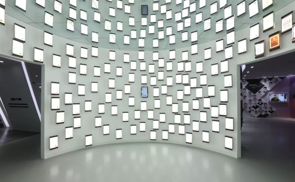 westfield"我飞"三名展厅专利墙