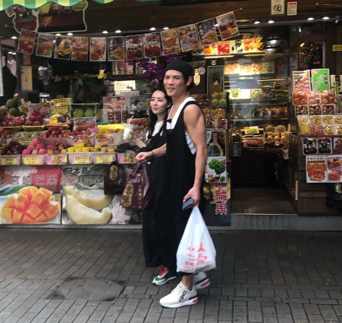 正式官宣,向佐郭碧婷参与《我家小两口》节目