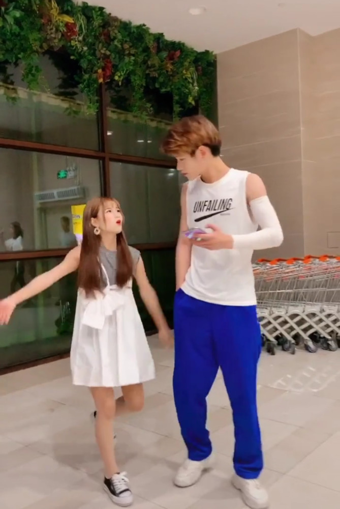 最萌身高差:我的背带裙与你的校裤平齐,男友1米9求女生多高?