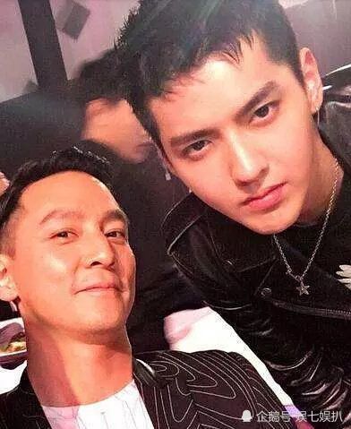 40岁的吴尊和29岁的吴亦凡同台网友凡凡每一个五官都输了