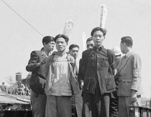 一组民国时期死刑犯临刑前的照片,最后一图是他们最后的断头饭