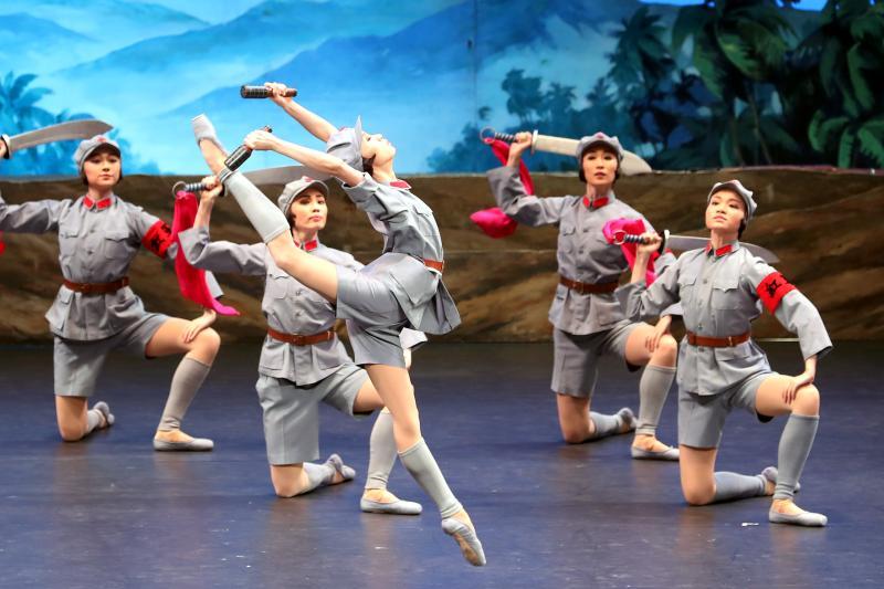 样板戏明星刘庆棠24岁学芭蕾秦城蹲监17年出狱却玩劈腿