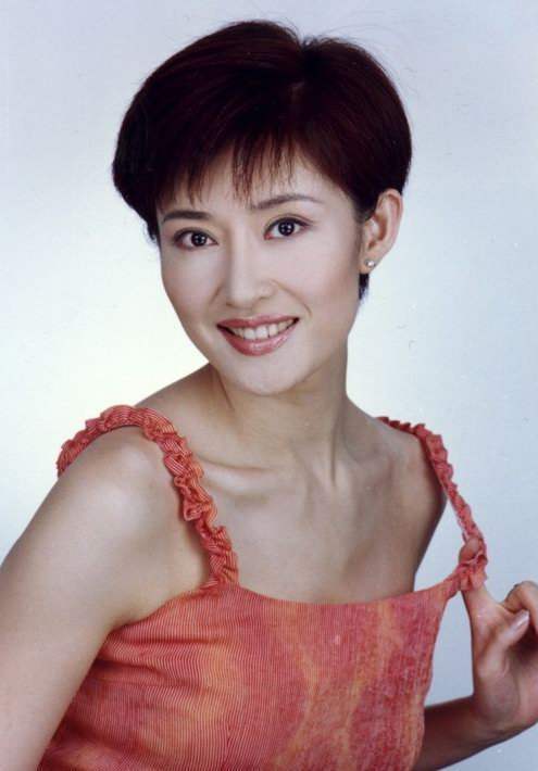 为戏脱衣遭攻击被满文军事件逼出演艺圈盖丽丽如今怎么样了