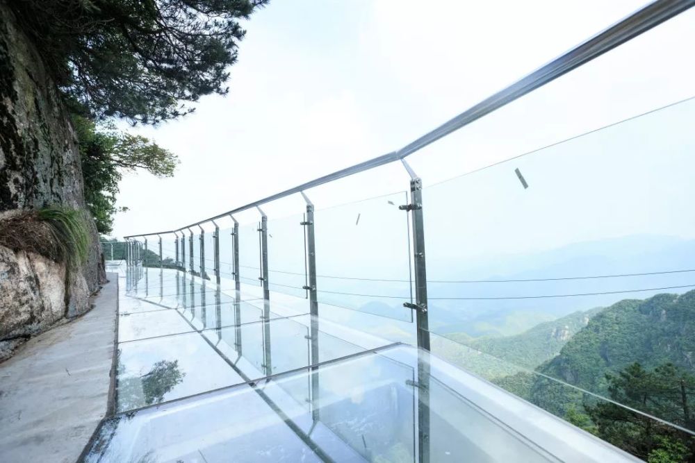 云上草原45打卡安吉网红悬崖秋千水晶廊桥天空之阶欢迎团队定制