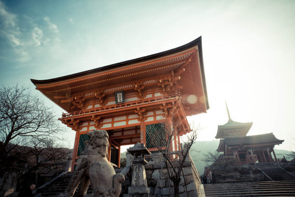 清水寺建造於公元798年,是平安時代的代表建築物