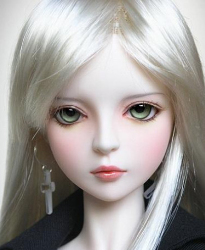 10个芭比娃娃混入2个"芭比迪丽拉",你能找出是第几张吗?