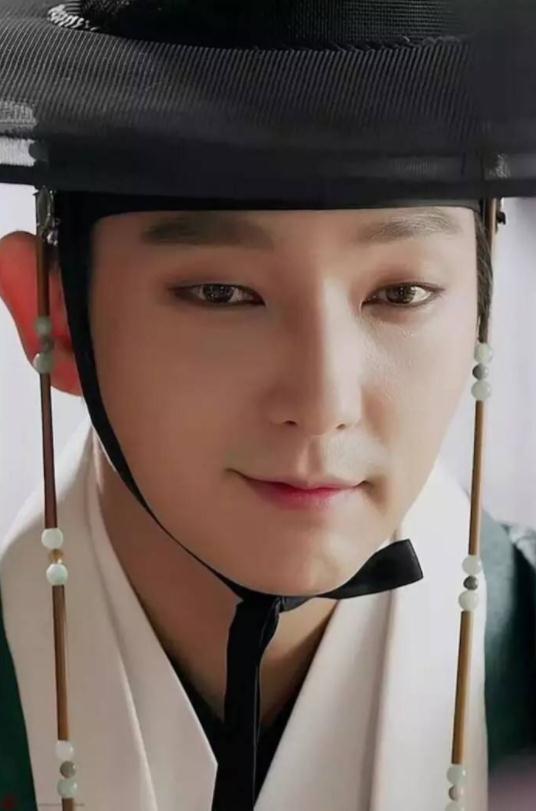 曾惊艳所有人,被称为"王的男人",今36岁瘦骨嶙峋,颜值崩塌