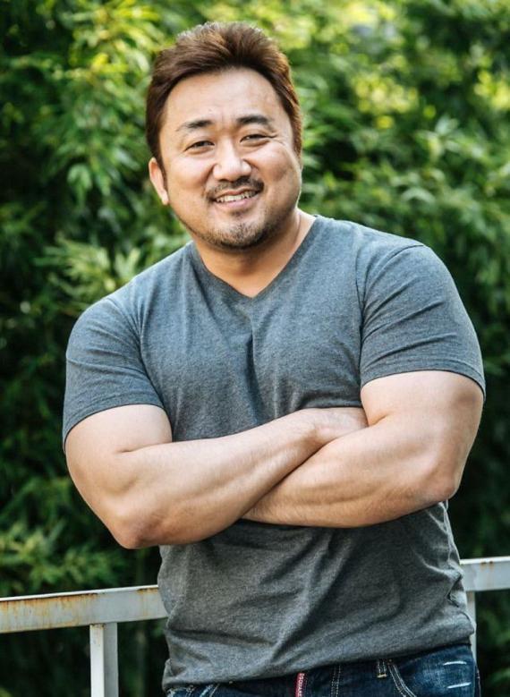 韩国演员马东锡,从《釜山行》被观众认识,被为最能打演员!