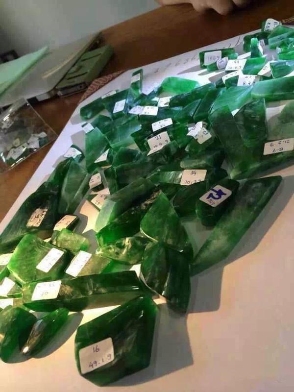 2019年 云南瑞丽市翡翠原石交易市场 翡翠原石报价 成品