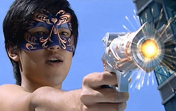 小蓝游泳时,游乐吃醋放魔法赶走其他男生,网友:还敢说不爱?