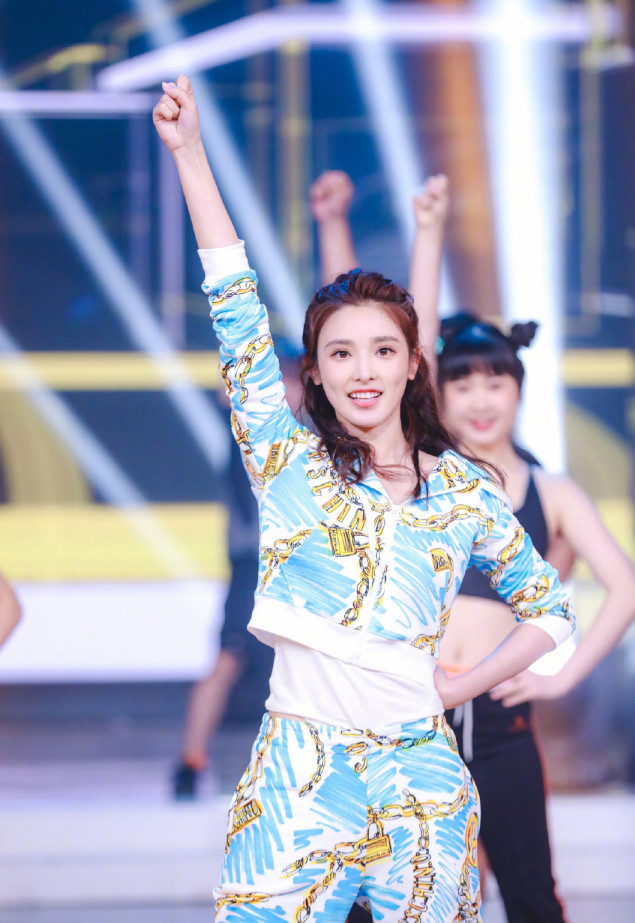 《东宫》女主彭小苒现身跑男,五官像混血儿,确定不是翻版杨颖?