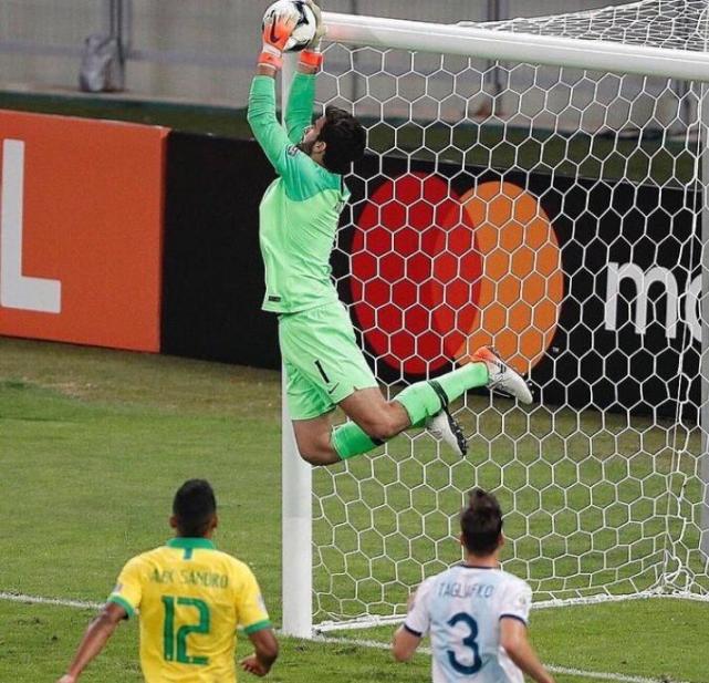 阿利森飞身摘球