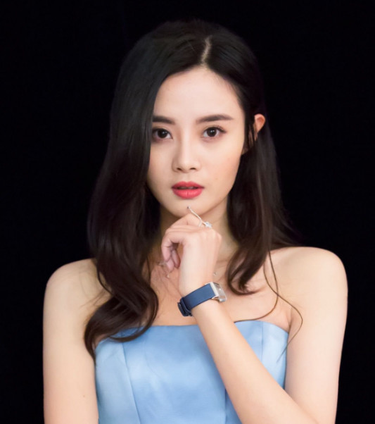 李光洁90后妻子是乔欣同班,和前妻结婚不到2年,离婚很痛