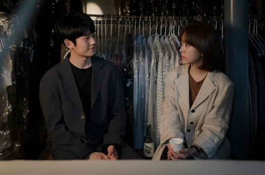 mbc水木迷你剧《春夜》中李正仁(韩智敏)和刘智浩(丁海寅)的深入,刺激