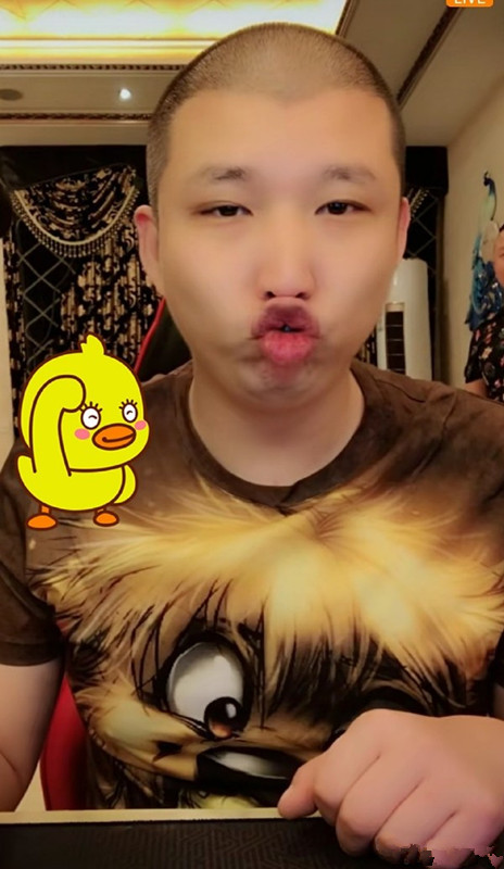 快手二驴现身抖音直播!表态为圈钱欲重办婚礼?这钱坑的没毛病