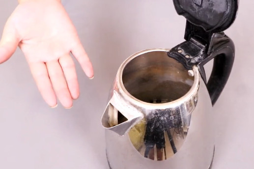 废旧热水壶记得要留下教你变废为宝省钱又厉害