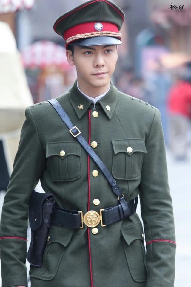 打开腾讯新闻,查看更多图片 >第二位要说的就是杨洋饰演的张起灵了