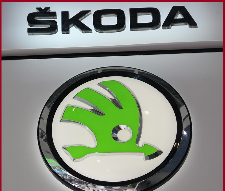 "女不买雷诺,男不开斯柯达"这个梗有没有完?老司机:开车了!