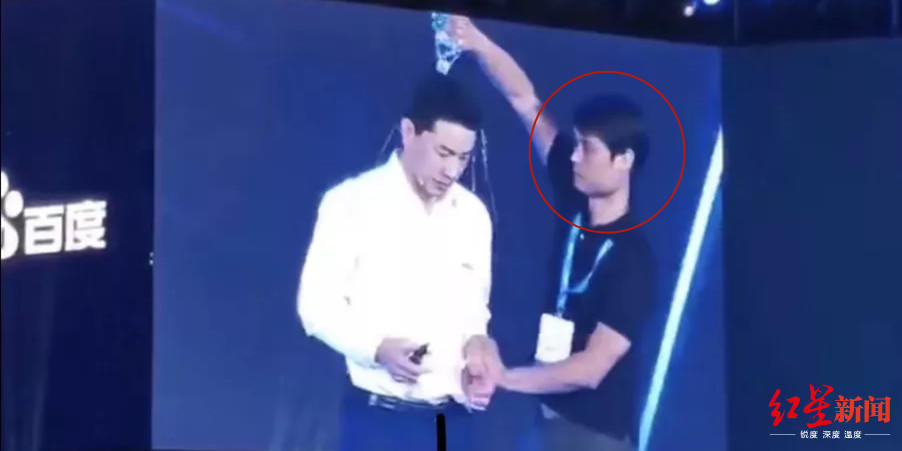 向李彦宏泼水者为山西运城人 前妻称他离婚2年未付孩子抚养费