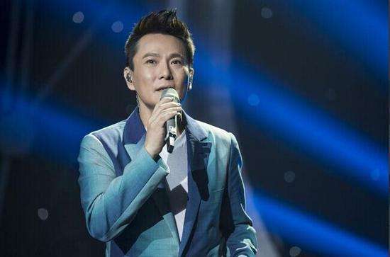 张信哲曾在参加央视节目《开讲啦》时,被现场观众当众嘲讽是过气歌手