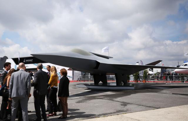 给我们也上了一课,全球首款六代机高调亮相,美国这次却罕见沉默