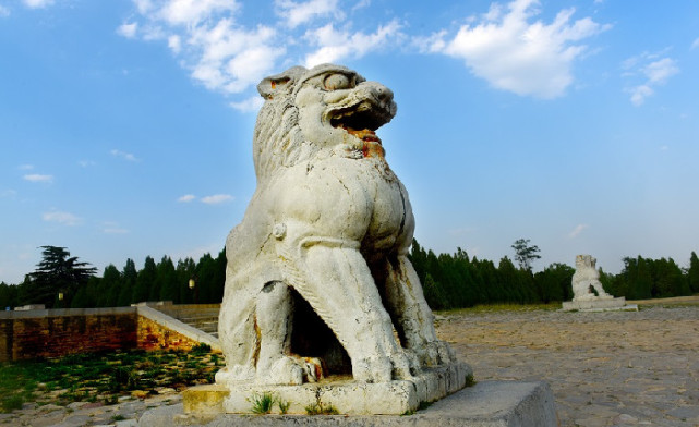 第三座则是让皇帝的惠陵了,发掘后建了唐惠陵博物馆.